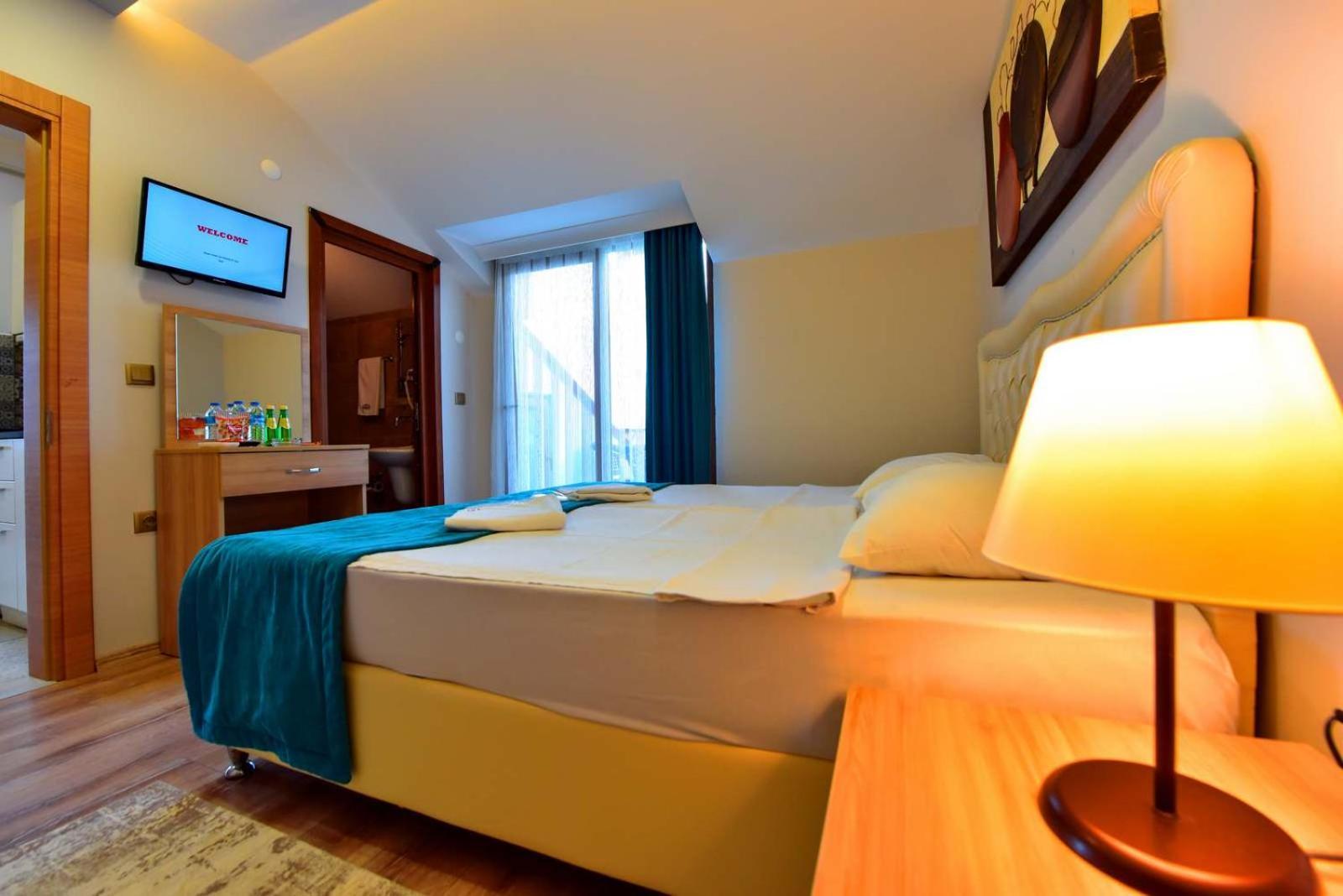 Ekinoks Suit & Apart Otel ทรับซอน ภายนอก รูปภาพ