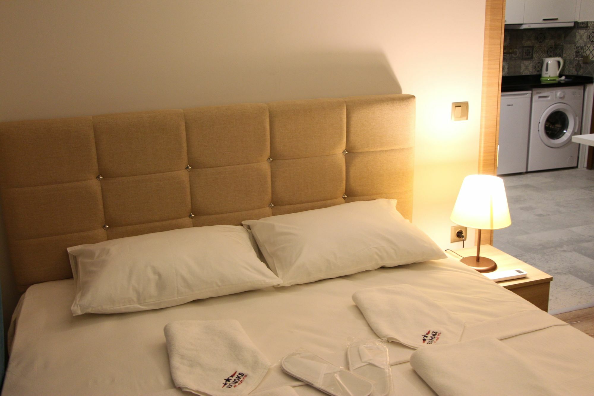 Ekinoks Suit & Apart Otel ทรับซอน ภายนอก รูปภาพ